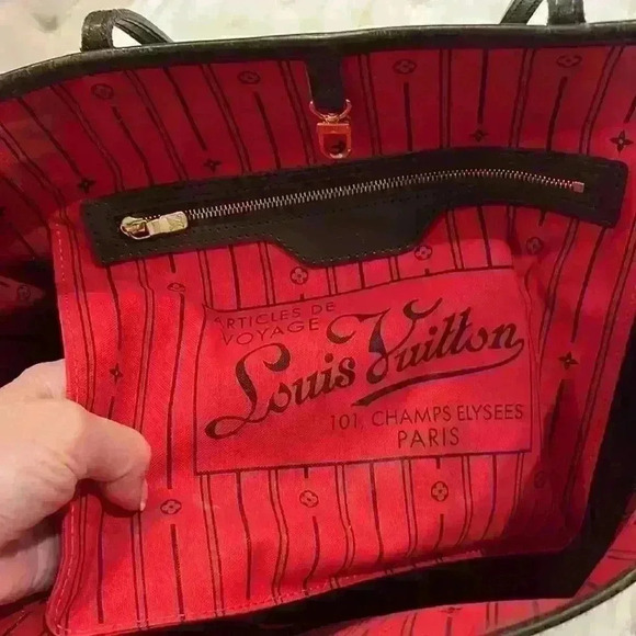 Louis Vuitton Neverfull - Picture 10 of 16